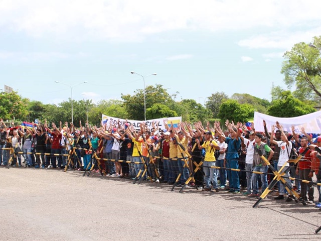 Estudiantes zulianos marchan en contra de las “prácticas terroristas de Maduro”