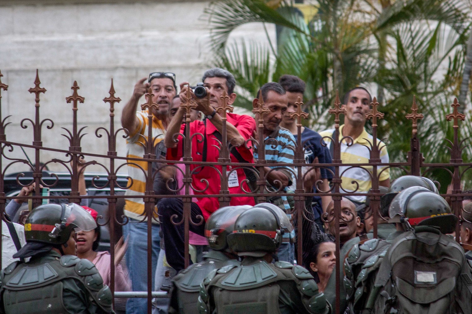 Francia pide el cese inmediato de la violencia en Venezuela