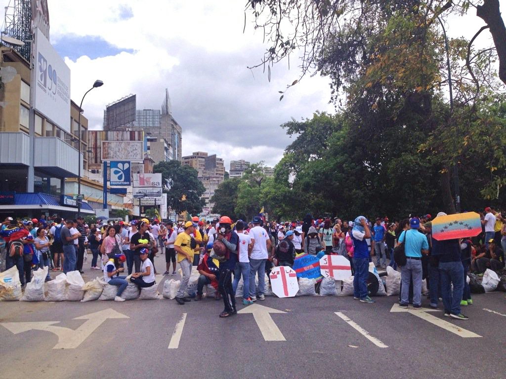 Se concentran e instalan barricadas en avenida principal de Bello Monte #19Jun