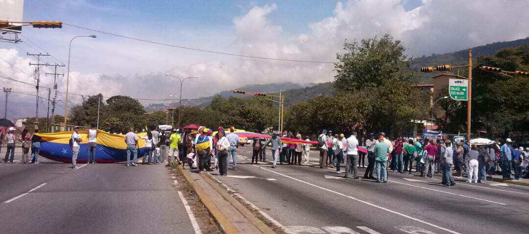 Manifestantes realizan trancazo en Mérida #23Jun