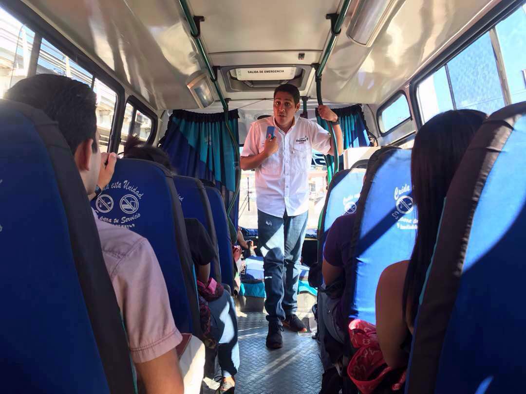 De bus a bus Olivares lleva mensaje en rechazo a la Constituyente en Vargas