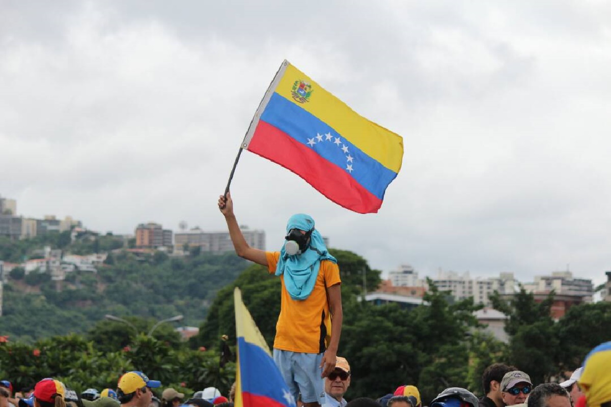 En Fotos: Venezolanos marcharon en paz hacia La Carlota para enviar su mensaje a la Fanb