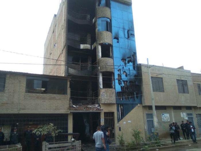 Al menos siete muertos tras incendio en edificio residencial en Perú
