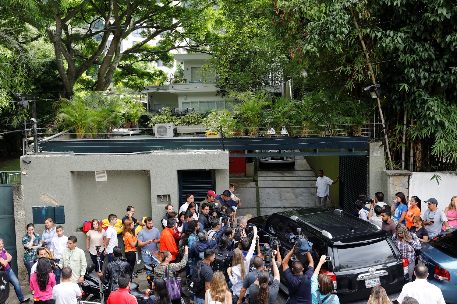 Tras 99 días de protesta activa otorgan casa por cárcel a Leopoldo López