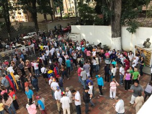 Denuncian que colectivos rompieron cuadernos de votación en San Agustín #16Jun