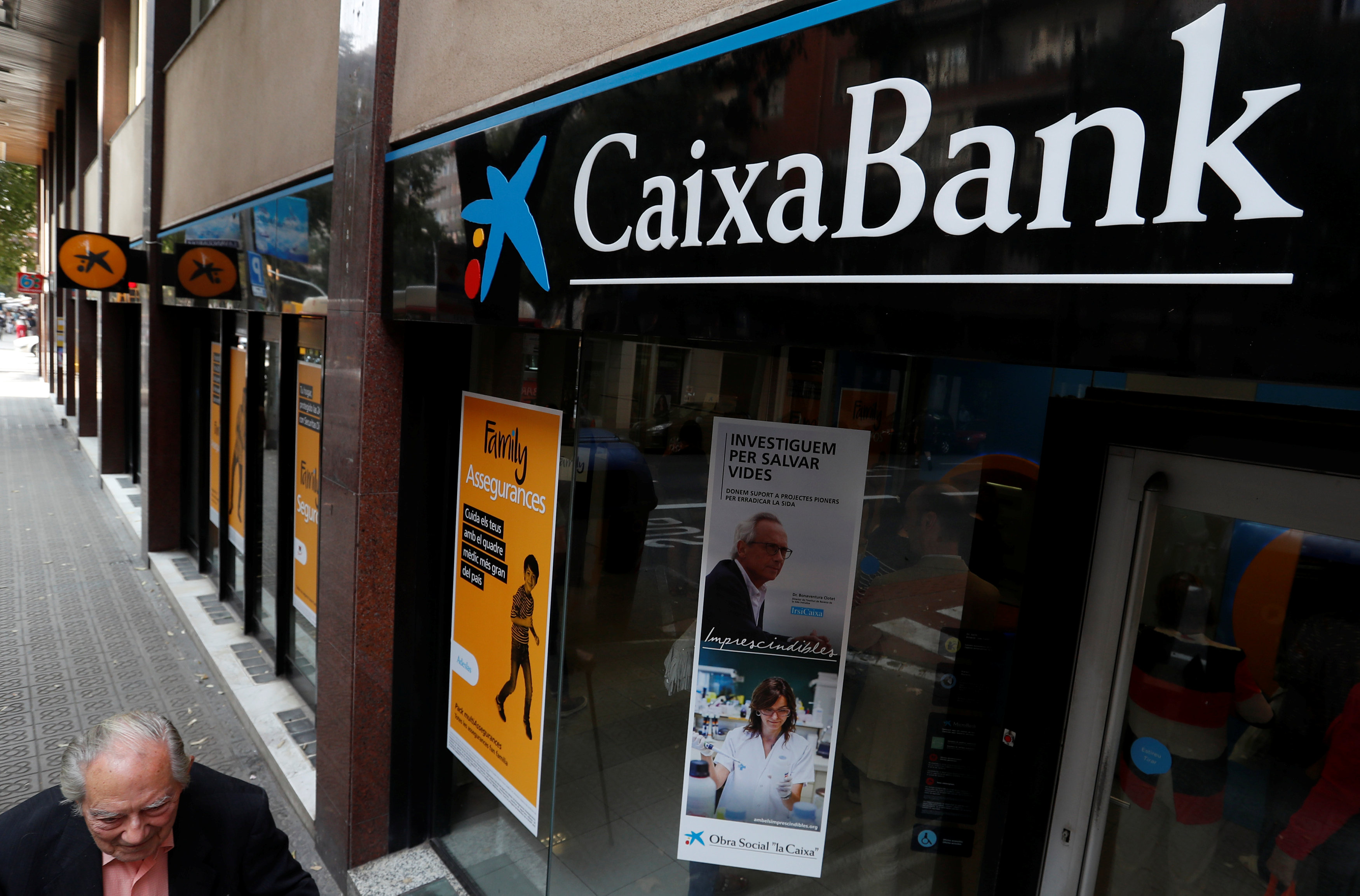 CaixaBank, tercer banco español, anuncia su traslado de Barcelona a Valencia