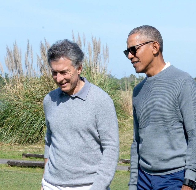 Argentina's President Mauricio Macri and former U.S. President Barack Obama walk on a golf course in Bella Vista, on the outskirts of Buenos Aires, Argentina October 7, 2017. Argentine Presidency/Handout via REUTERS ATTENTION EDITORS - THIS IMAGE WAS PROVIDED BY A THIRD PARTY.