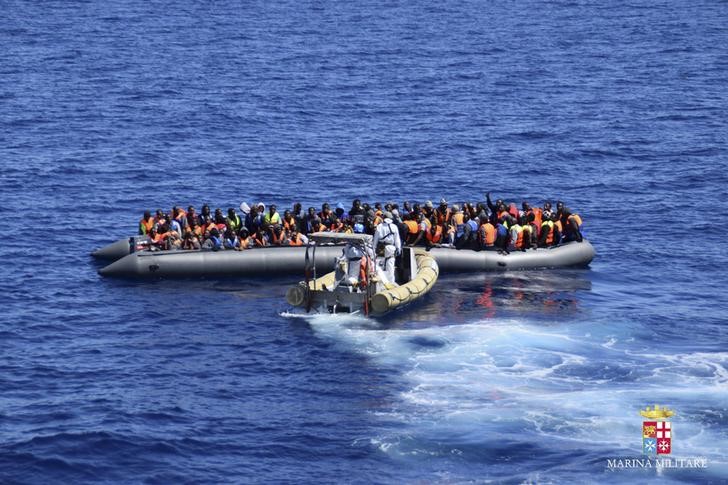 Llegan a Italia 106 inmigrantes rescatados por barco del operativo europeo