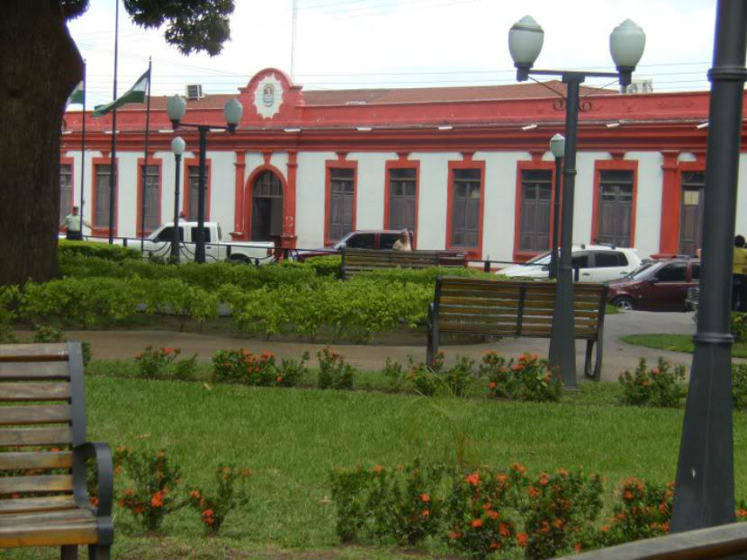 Militantes del Psuv toman sede de la Alcaldía de Barinas
