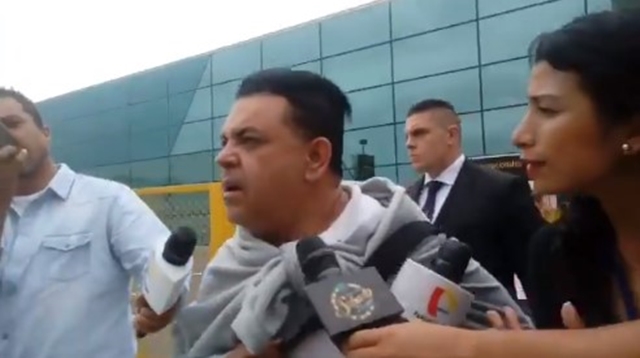 “Me golpearon, me ultrajaron y voy a denunciar”, las palabras del periodista peruano después de su detención en Maiquetía (Video)