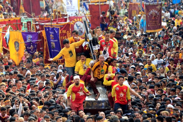 Devotees surrounded the carriage of the Black Nazarene replica during an annual procession in Quiapo city, Metro Manila, Philippines January 7, 2018. REUTERS/Romeo Ranoco