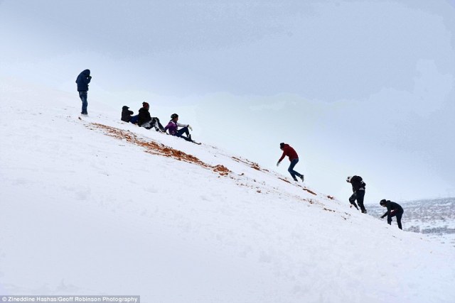 3C51E2B300000578-4140326-Children_played_in_the_snow_on_the_dunes_above_the_town_of_Ain_S-a-100_1484920802887