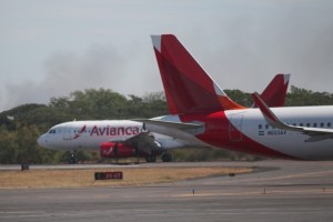 Avión de Avianca aterriza de emergencia en islas Azores por falla eléctrica (Video)