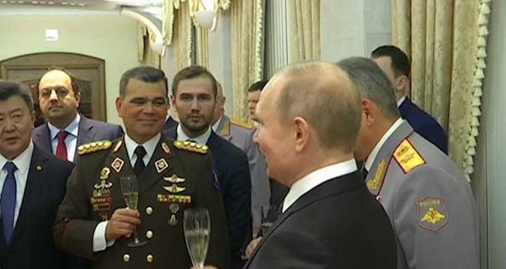 Vladimir Padrino brinda con Vladimir Putin en Moscú (Fotos + video)
