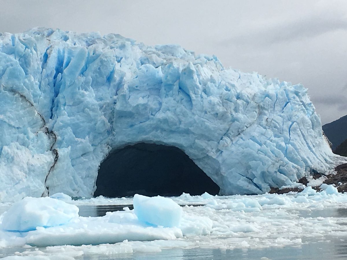 El glaciar Perito Moreno comenzó su ruptura con estruendosos desmoronamientos