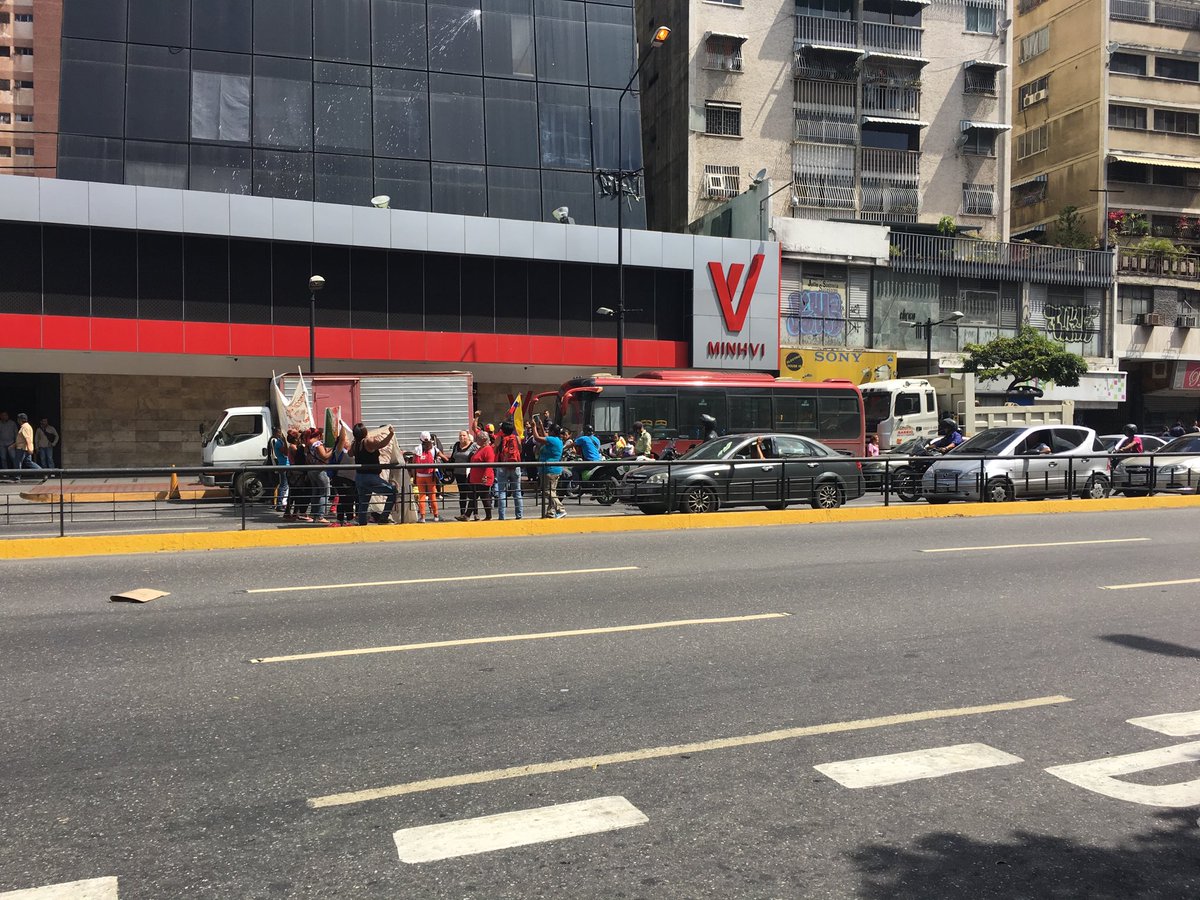 Protesta de damnificados en la avenida Francisco Miranda #21Mar (fotos)