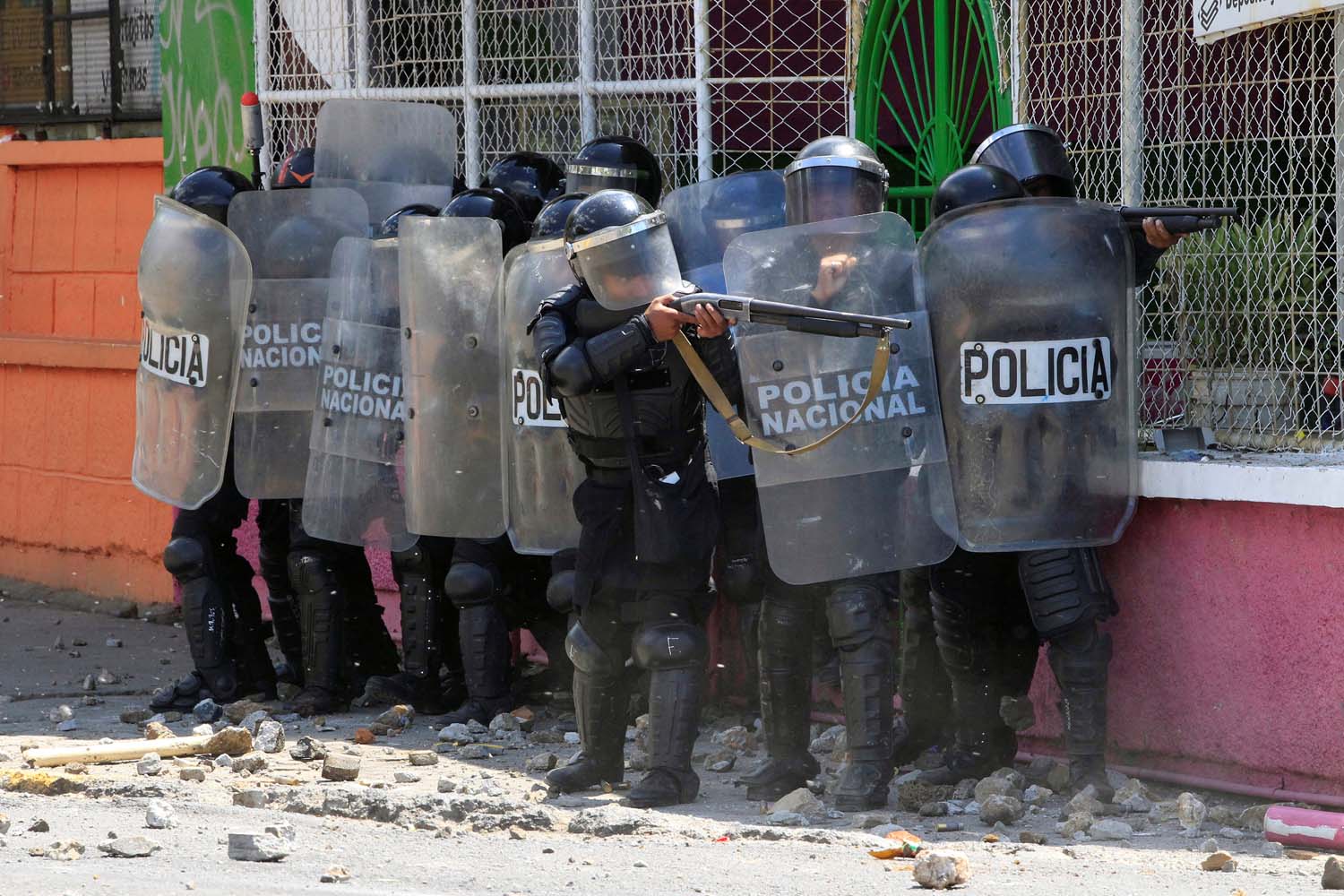 Prensa nicaragüense denuncia asedio y agresiones de fuerzas progobierno