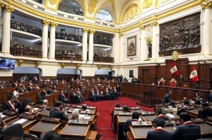 Comisión de Congreso aprueba denunciar a fiscal general de Perú y magistrados