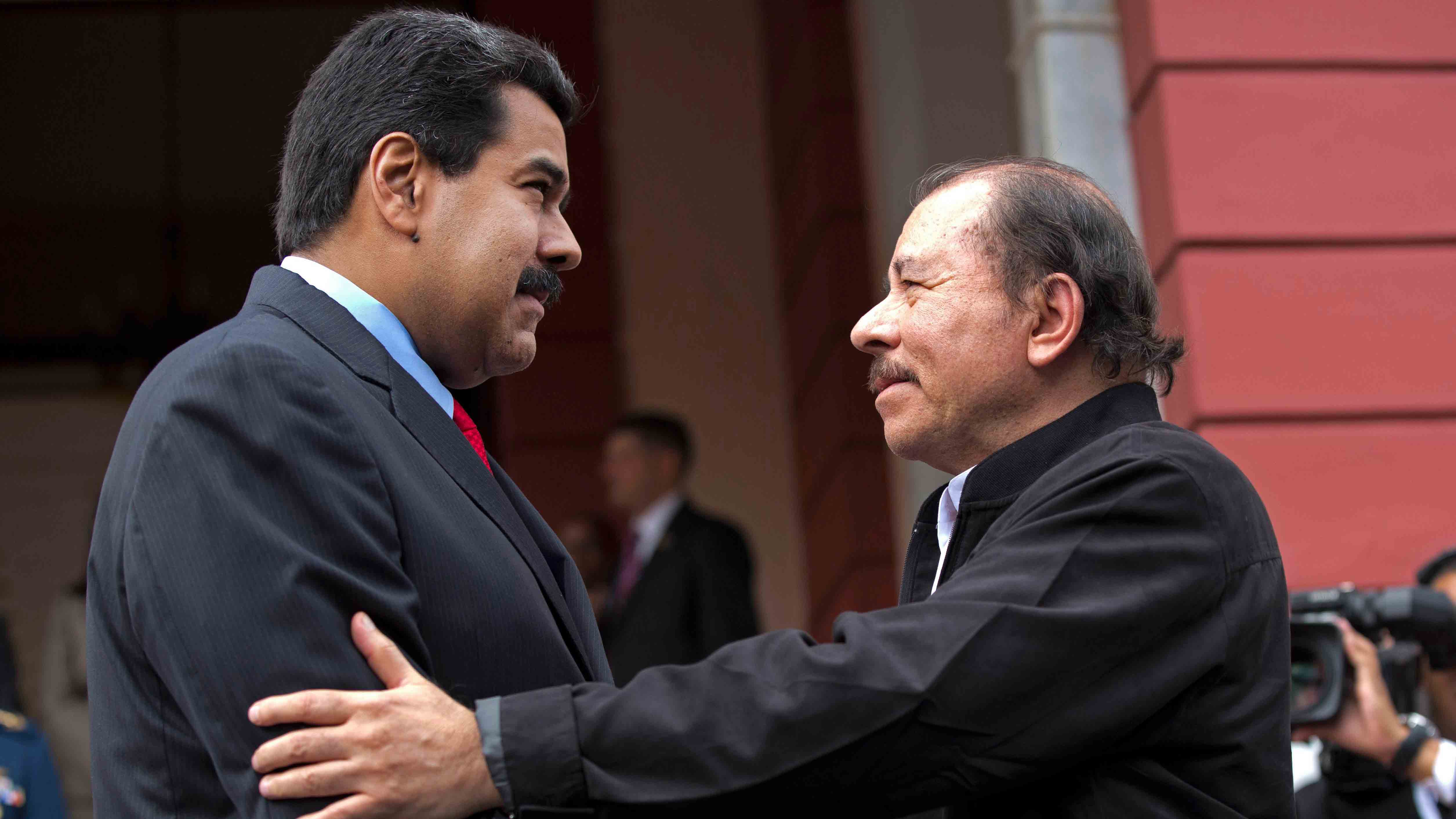 Ortega felicita a Maduro con todo su “amor” por reelección