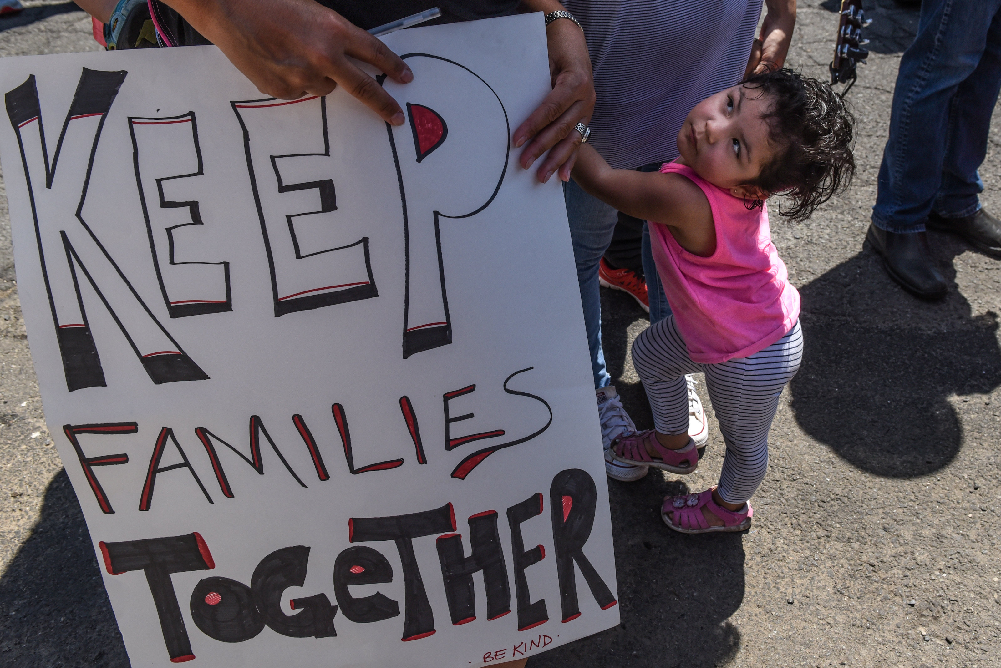 EEUU en camino a reunir con sus padres a los niños inmigrantes elegibles