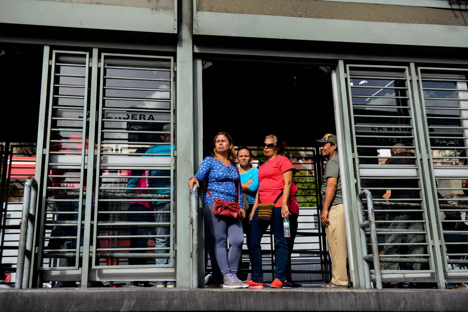Venezolanos desconcertados con la eliminación de cinco ceros al bolívar