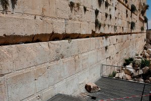 Se desprendió un pedazo del Muro de los Lamentos en Jerusalén y casi aplasta a una persona