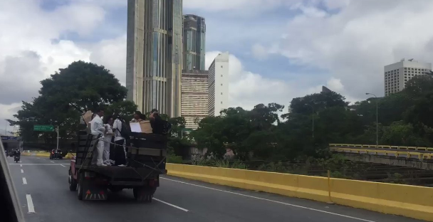 “La peregrinación por la salud” Enfermeras recorren los hospitales de Caracas #4Jul (video)