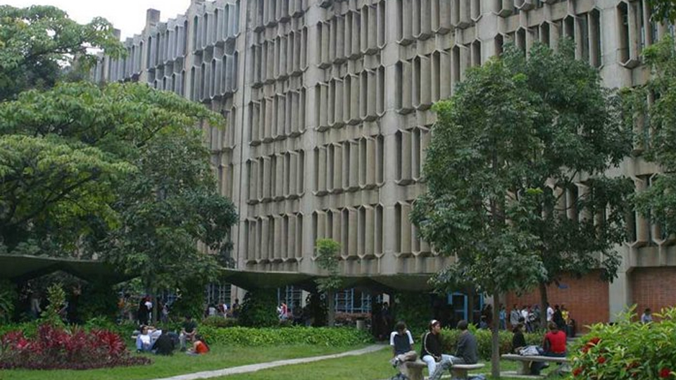 Universidades privadas en Venezuela se reinventan para retener a los estudiantes