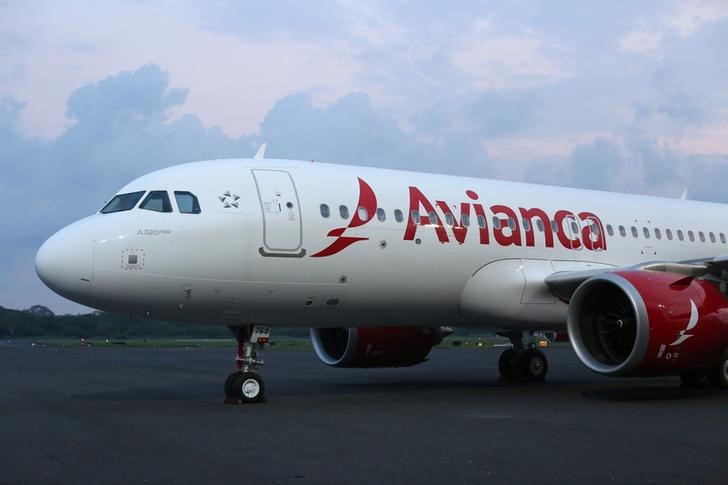 Un pasajero se suicida en el baño de un avión que volaba entre España y Colombia