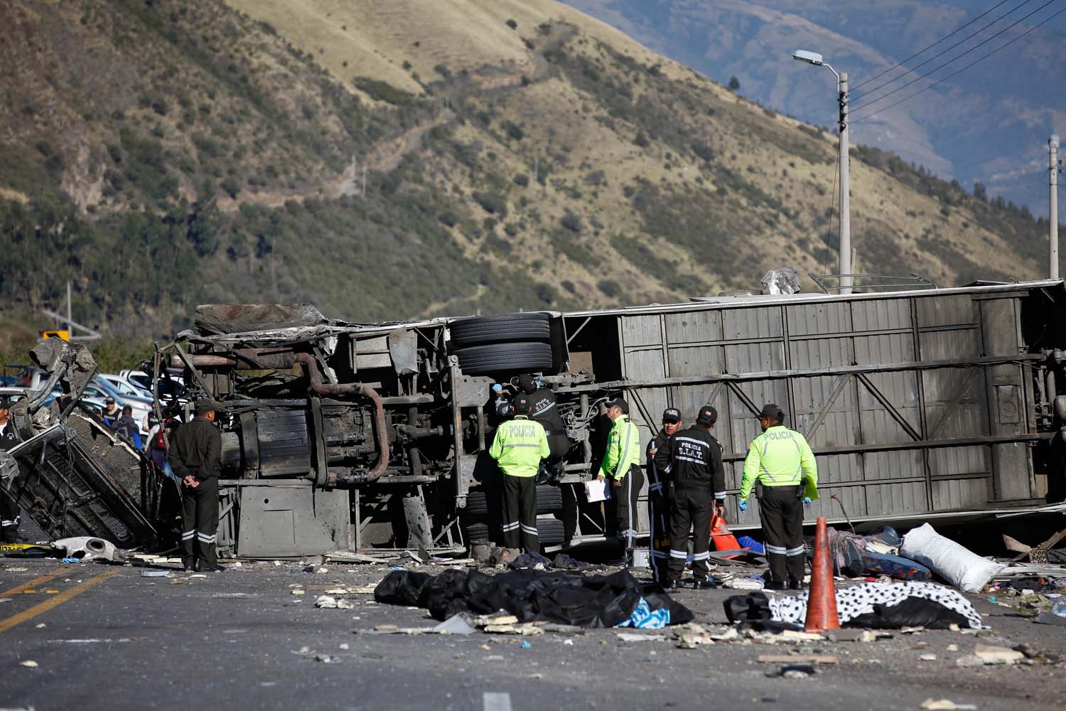 Identifican a 10 venezolanos fallecidos en accidente de autobús en Ecuador