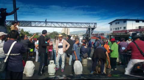Vecinos de Los Cerritos cierran la Panamericana para protestar por falta de gas #25Ago