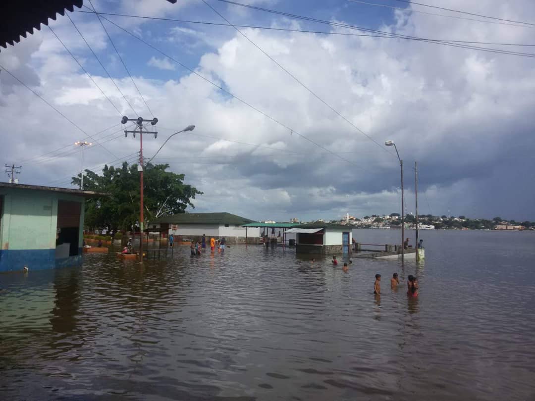 Crecida de los ríos Caroní y Orinoco mantiene inundados a Bolívar, Amazonas y Delta Amacuro (Fotos)
