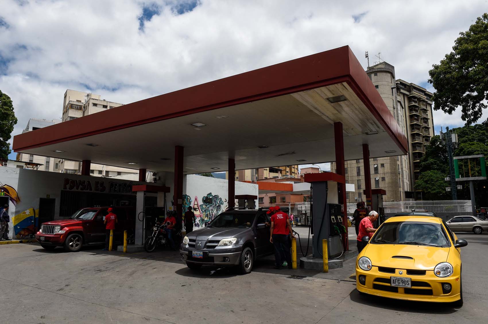 La “agonía” sigue por la gasolina: Hasta seis días para llenar el tanque en Maracaibo