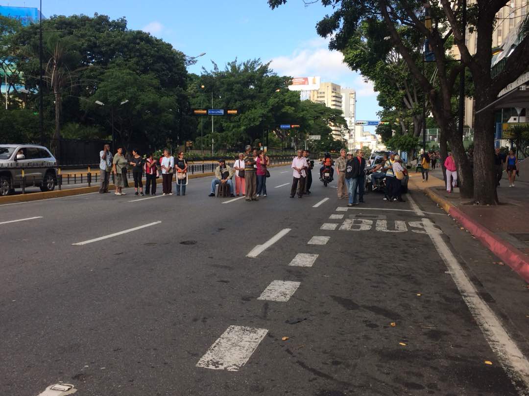 Pensionados trancan calles en Caracas para exigir su pago #1Sep