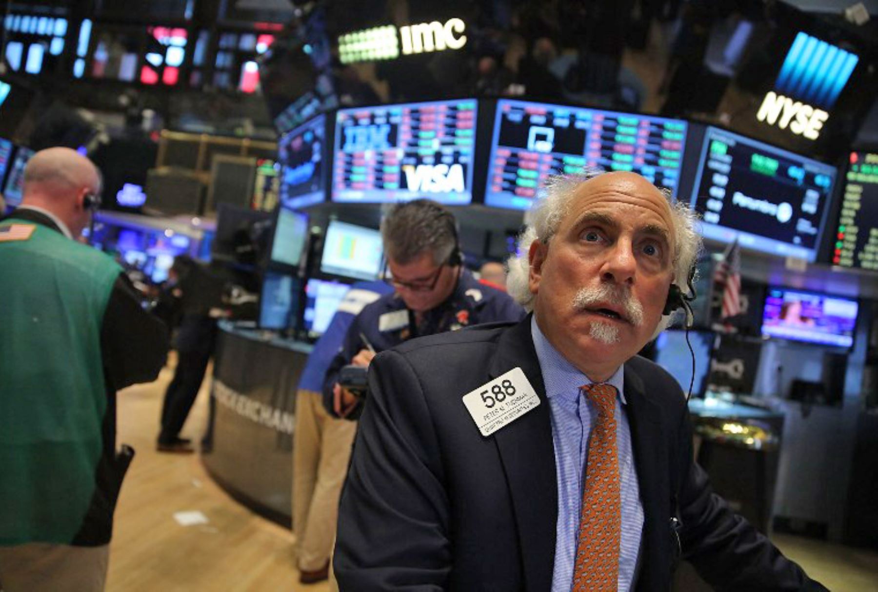 Wall Street abre en rojo y el Dow Jones cae un 2,31 % lastrado por petróleo