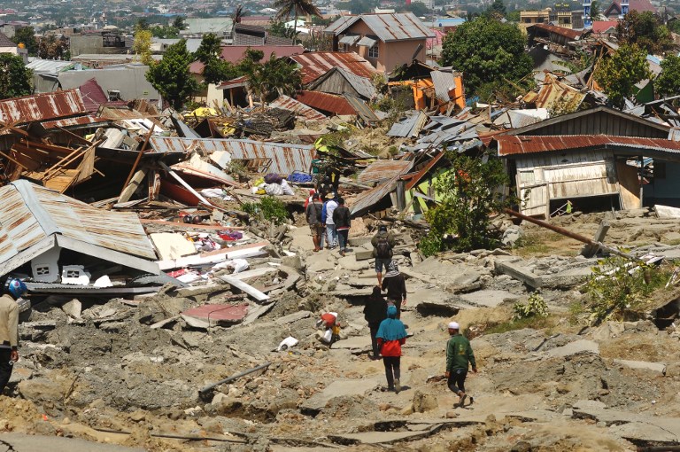 Carrera contrarreloj en Indonesia donde los niños sufren el impacto del terremoto