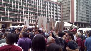 Empleados públicos protestan frente a la Inspectoría del Trabajo #5Oct (Fotos + Videos)