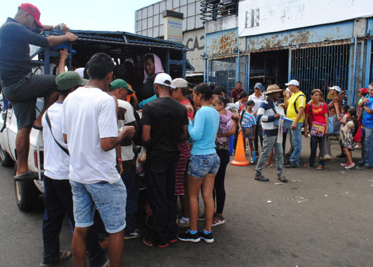 Transportistas cobran hasta 10 bolívares en Guayana