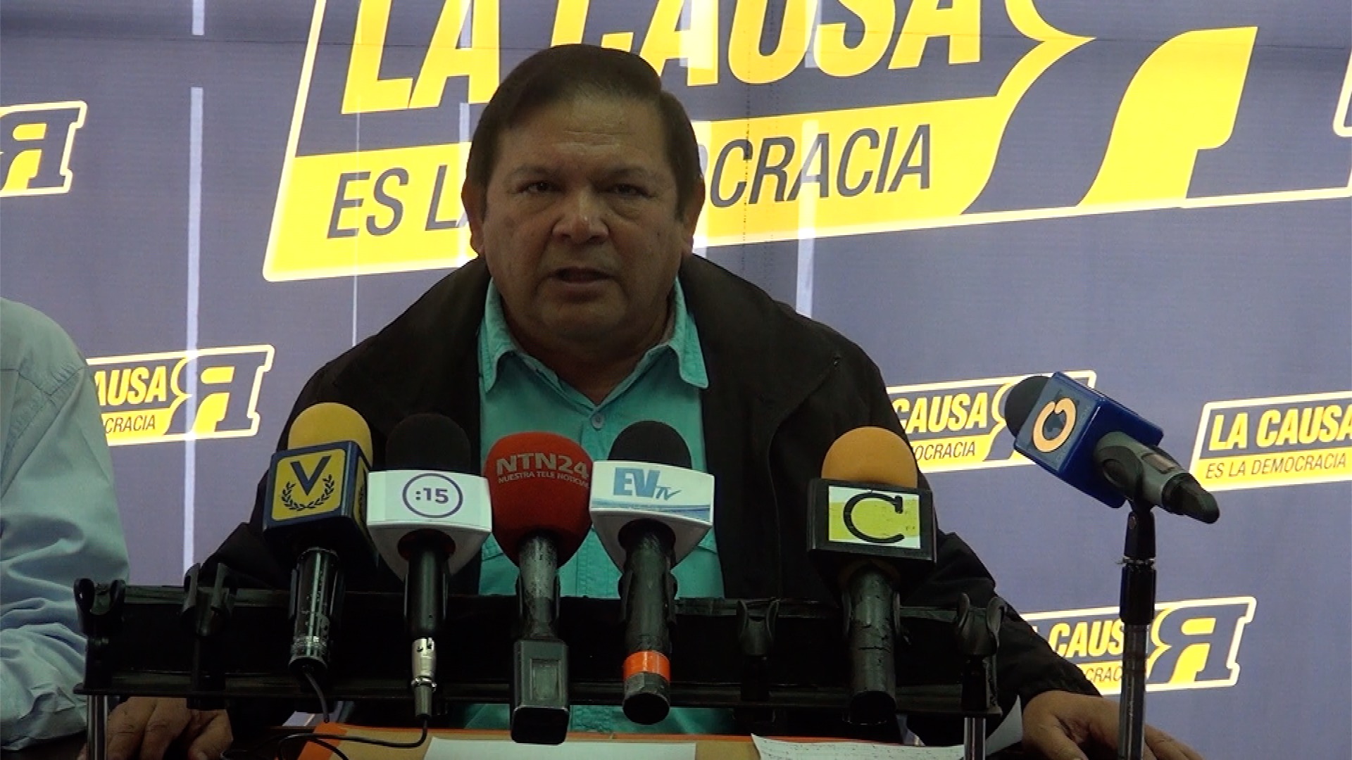 Velásquez propone una ruta: Desconocimiento, huelga general y junta de restauración democrática