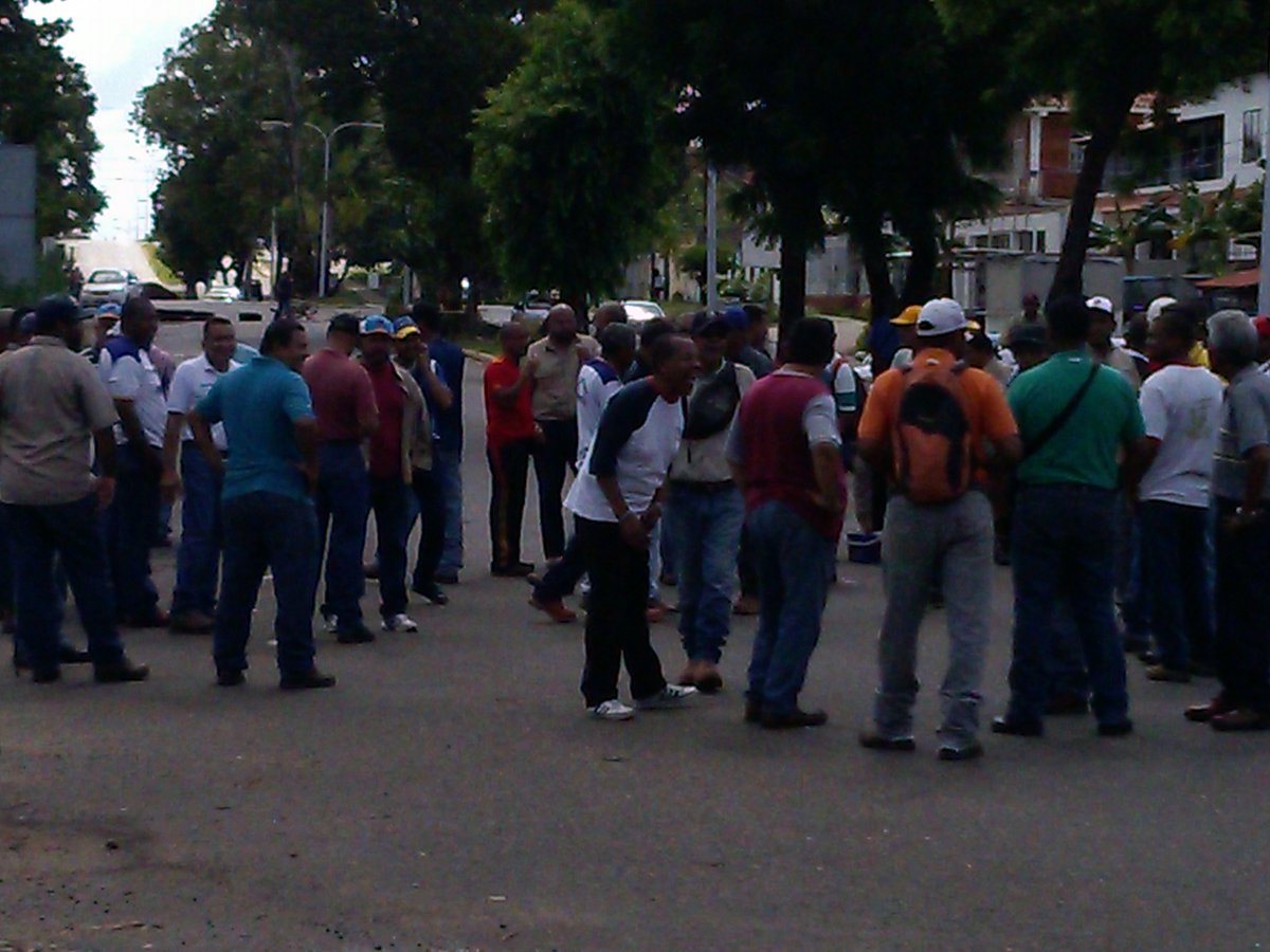 Trabajadores del sector aluminio trancan avenida en Puerto Ordaz #2Nov