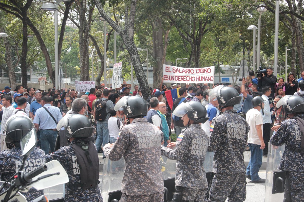 PNB y GNB impiden marcha de trabajadores hasta Miraflores (video)