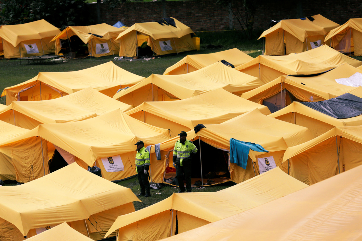 Asustados y con incertidumbre, así viven los venezolanos en el campamento en Bogotá