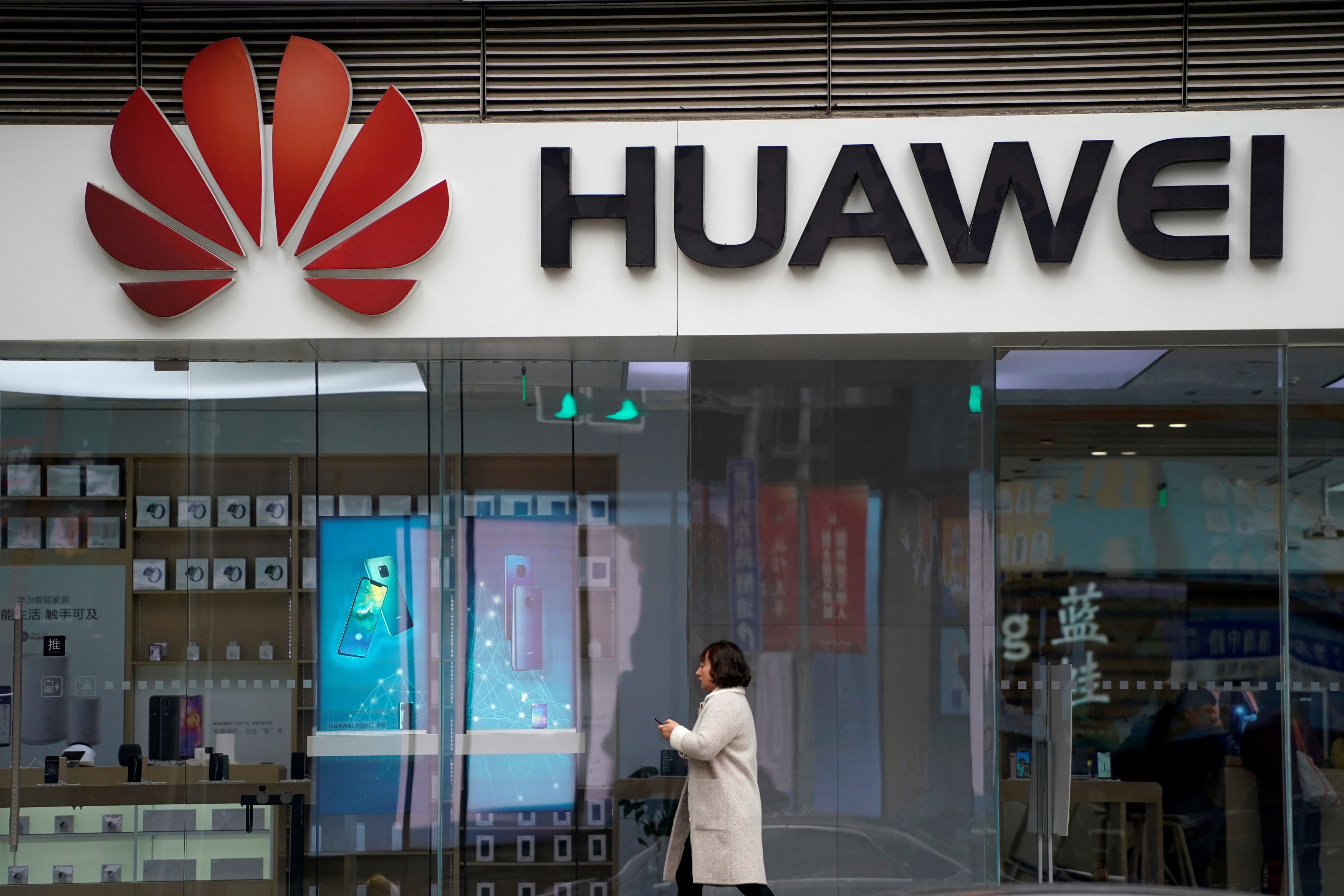 China denuncia trato inhumano contra dirigente de Huawei detenida en Canadá