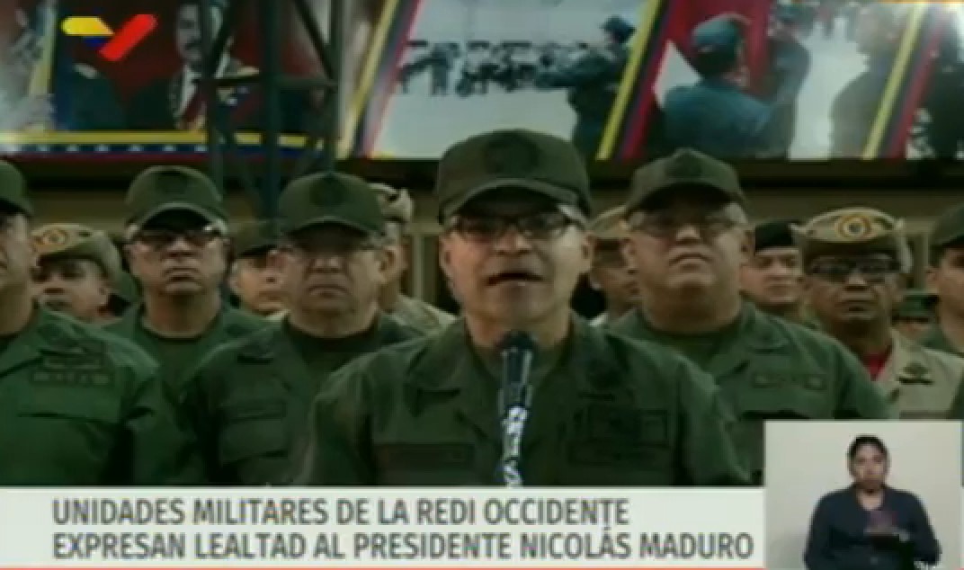 VTV transmite videos de militares que apoyan a Maduro al grito de “Chávez vive” (VIDEO)