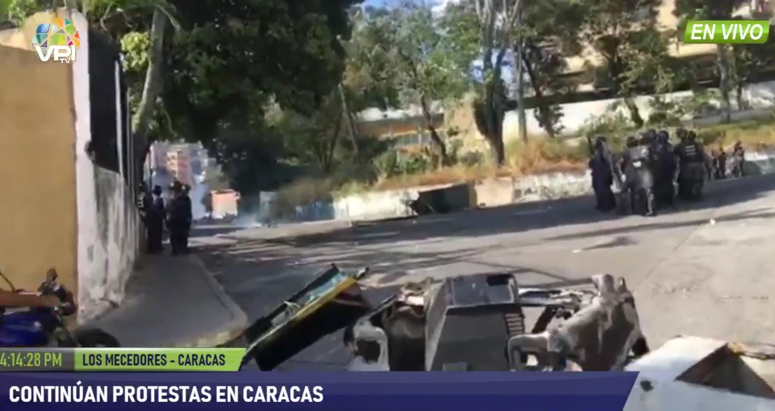Lacrimógenas y represión: Vecinos de Los Mecedores se rebelaron ante Maduro y la PNB este #21Ene