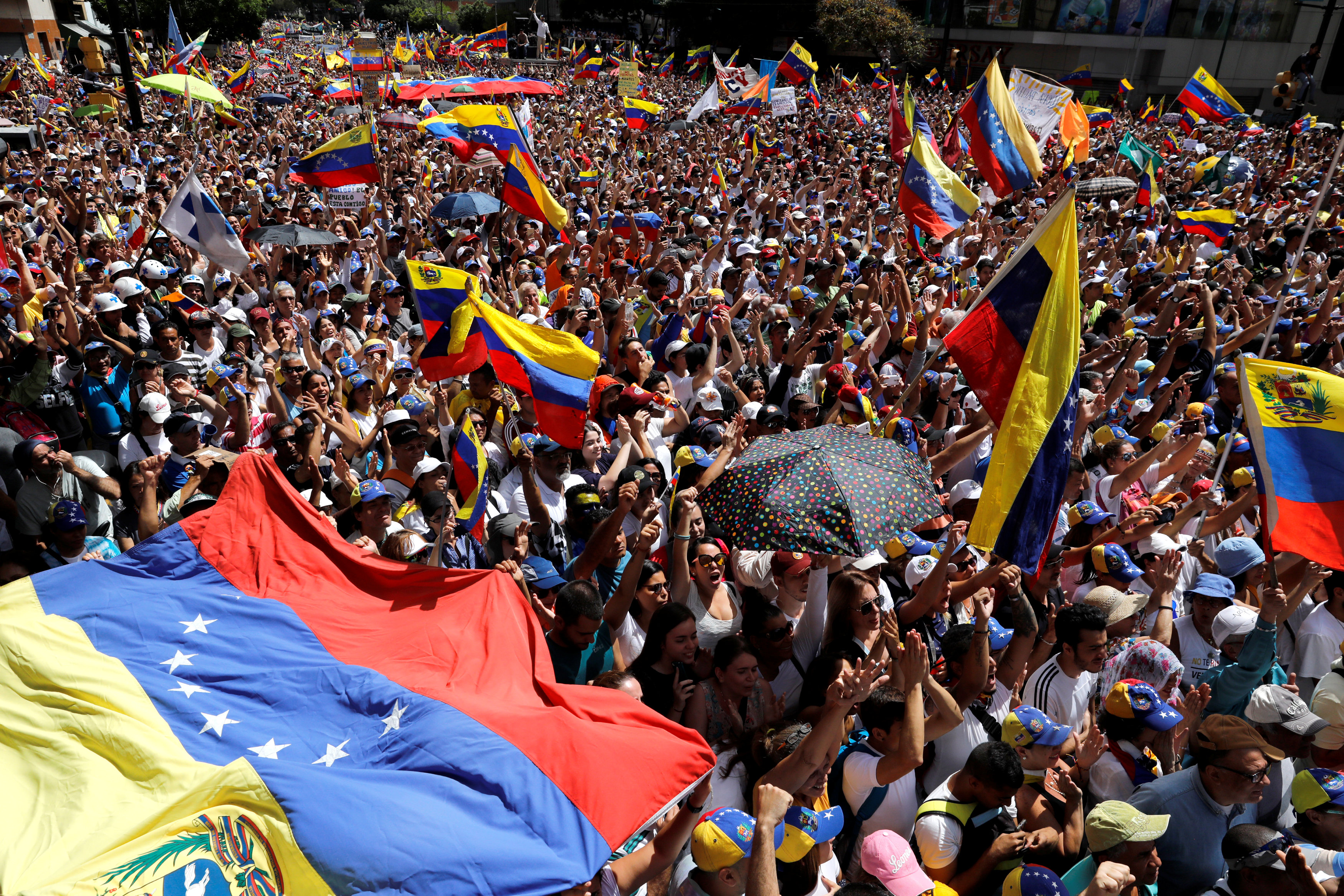 Venezuela recupera el aliento y se prepara para nuevas marchas tras el apagón