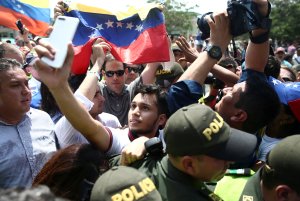 Sntp: Más de 50 periodistas atrapados en Cúcuta por cierre de la frontera con Colombia #23Feb (FOTOS)