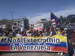 Venezolanos tomaron las calles de Madrid para exigir la salida de Maduro #17Mar (videos)