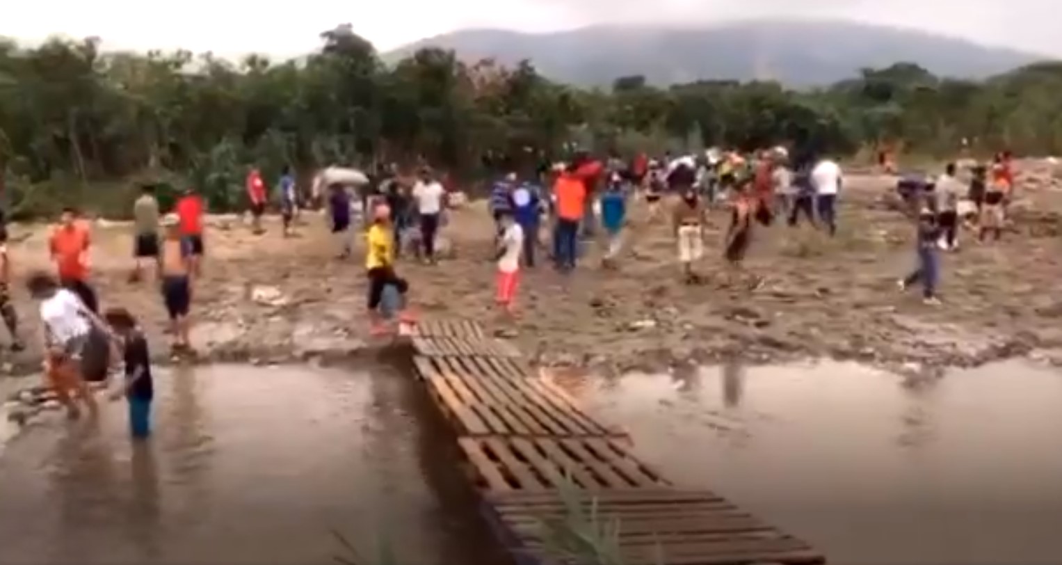 EN VIDEO: La realidad de los venezolanos que cruzan hacia Colombia por las trochas