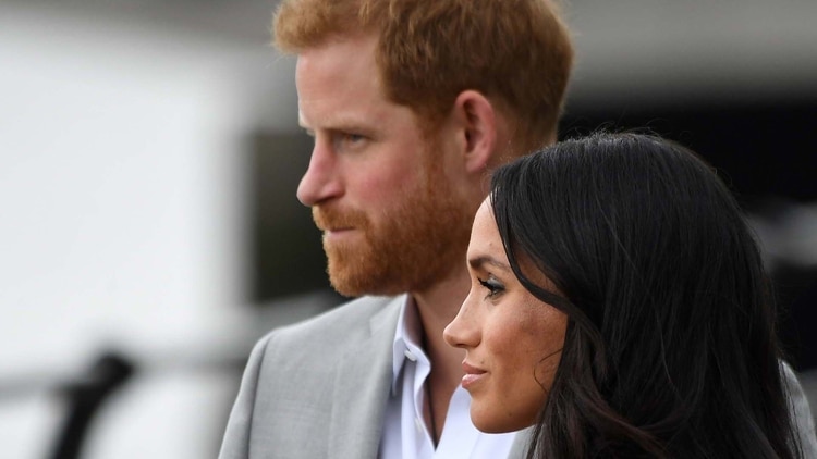 Meghan Markle es acusada de instar al Príncipe Harry a renunciar a la familia real